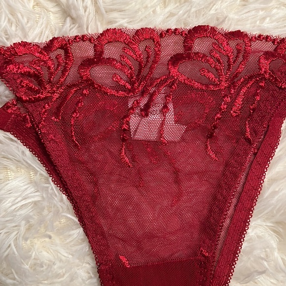 Red lingerie set - Picture 3 of 4